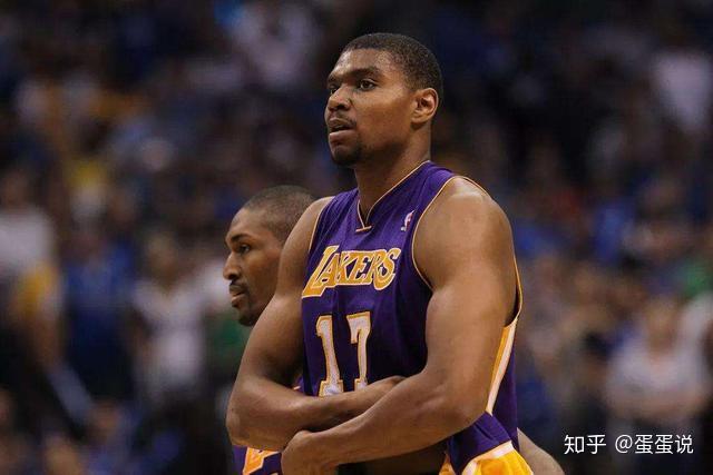文班亚马谈FIBA与NBA用球差异，透露主要适应挑战